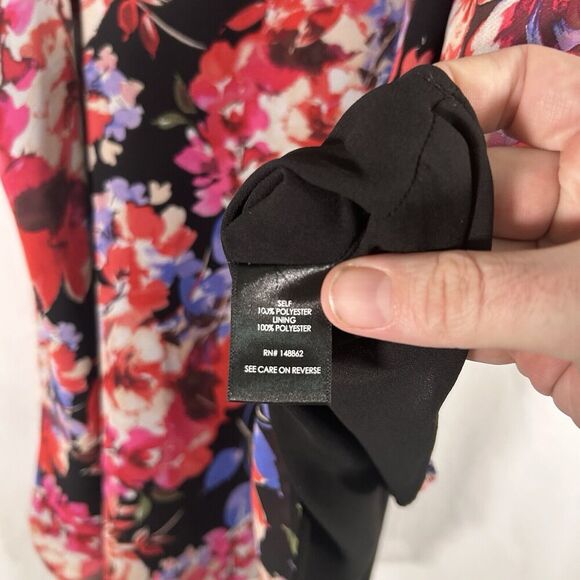 Torrid Sophie Blouse Women's 1 1X Black Red Floral Vneck Sleeveless Tank Top - Picture 5 of 9